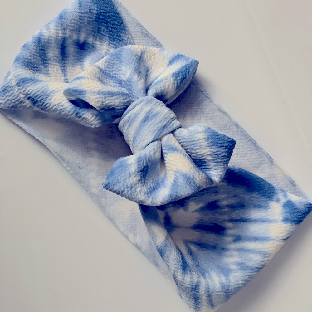 Baby blue and white headband bow